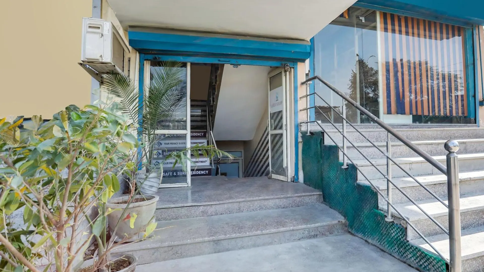 Hotel O Safe & Sure Residency Gurgaon 0*,