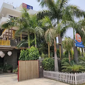 Aakritii Hotel